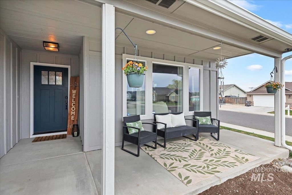 Photo of 604 Bobwhite Ct, Marsing, ID 83639 (MLS # 98980310)