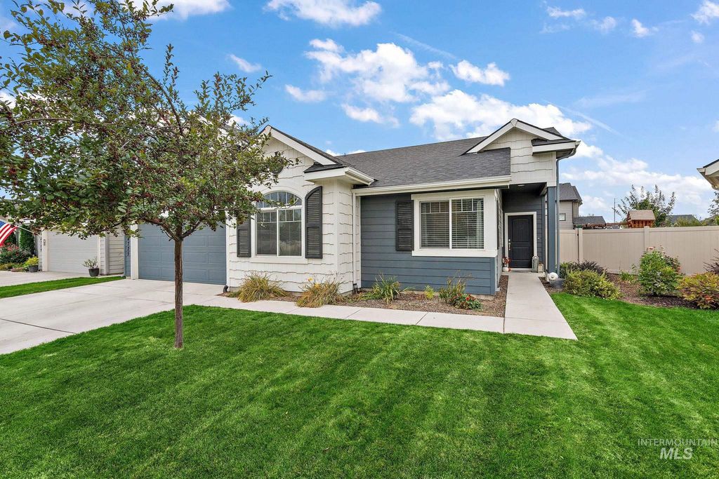 Photo of 4725 N Mallorca Way, Meridian, ID 83646 (MLS # 98971926)