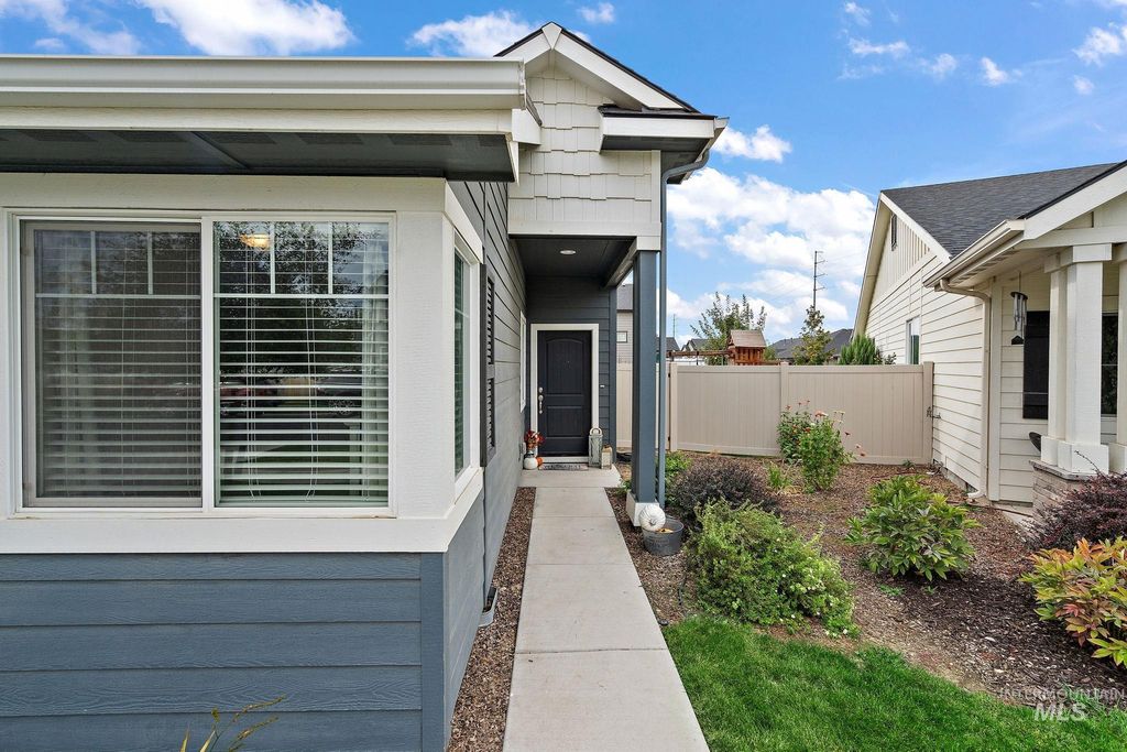 Photo of 4725 N Mallorca Way, Meridian, ID 83646 (MLS # 98971926)