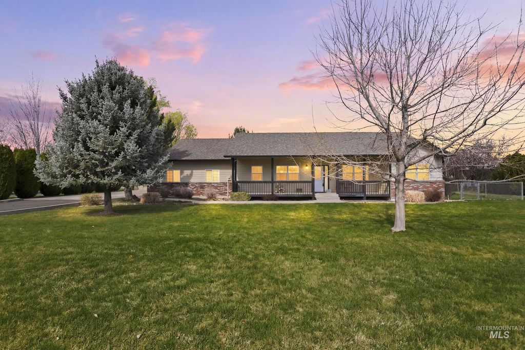 Photo of 2082 NE 16th Ave, Payette, ID 83661 (MLS # 98978532)