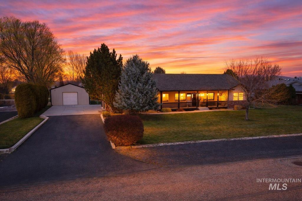 Photo of 2082 NE 16th Ave, Payette, ID 83661 (MLS # 98978532)