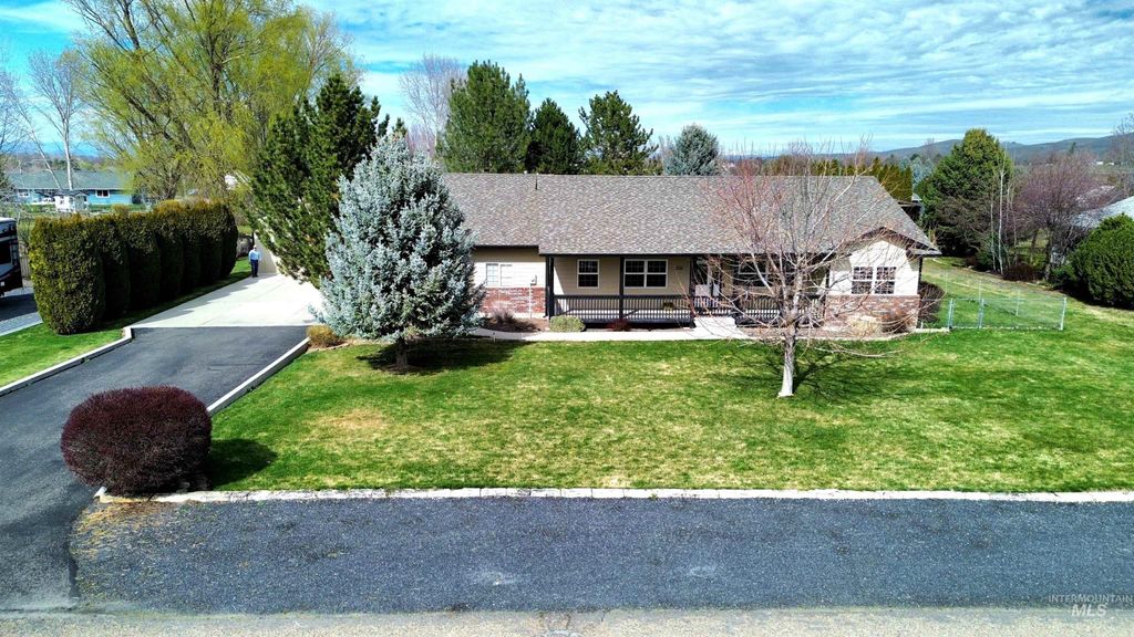 Photo of 2082 NE 16th Ave, Payette, ID 83661 (MLS # 98978532)
