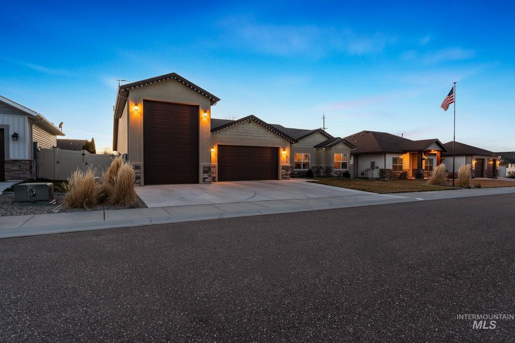 Photo of 473 Pebblebrook Ln, Twin Falls, ID 83301 (MLS # 98976811)