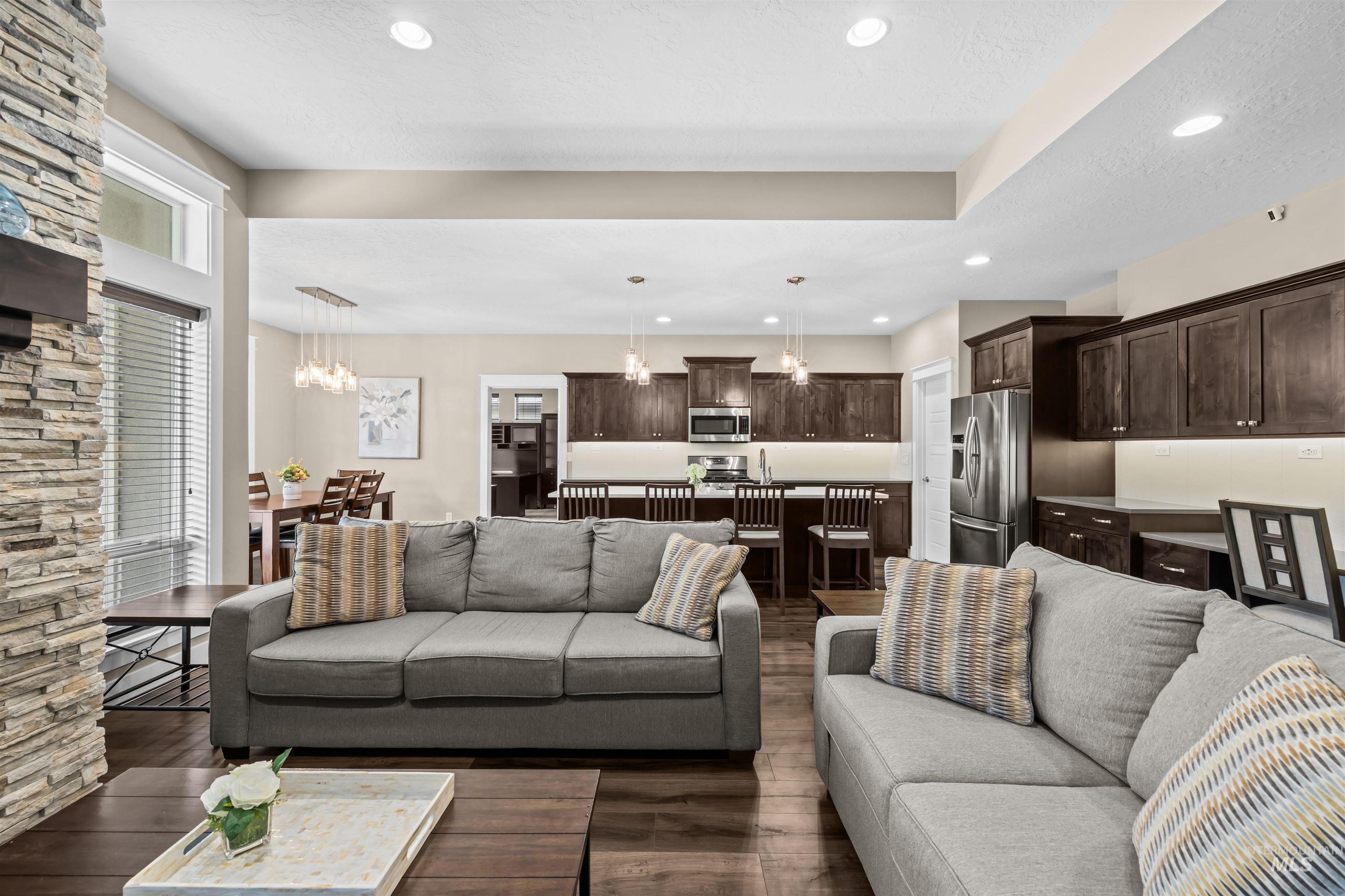 1085 W Tanzanite Drive