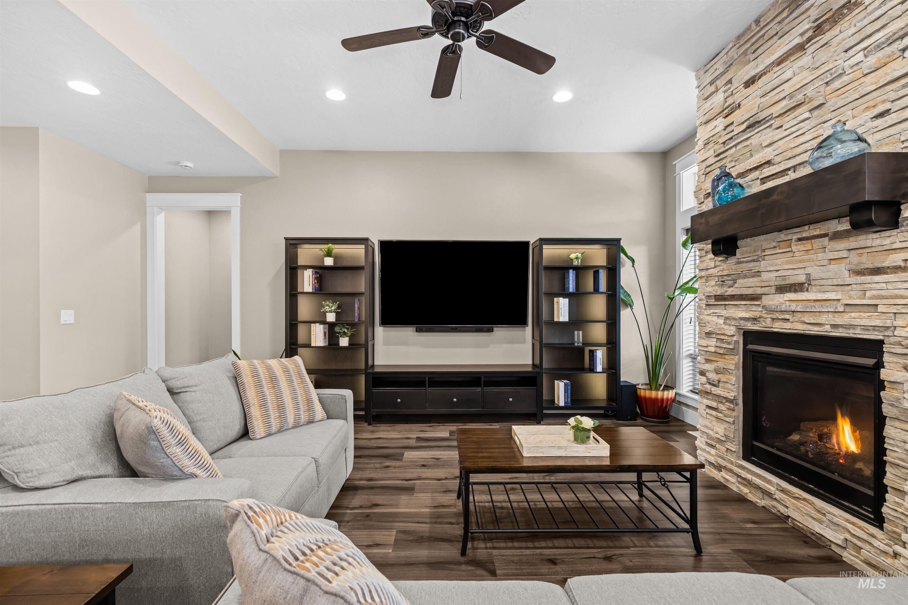 1085 W Tanzanite Drive