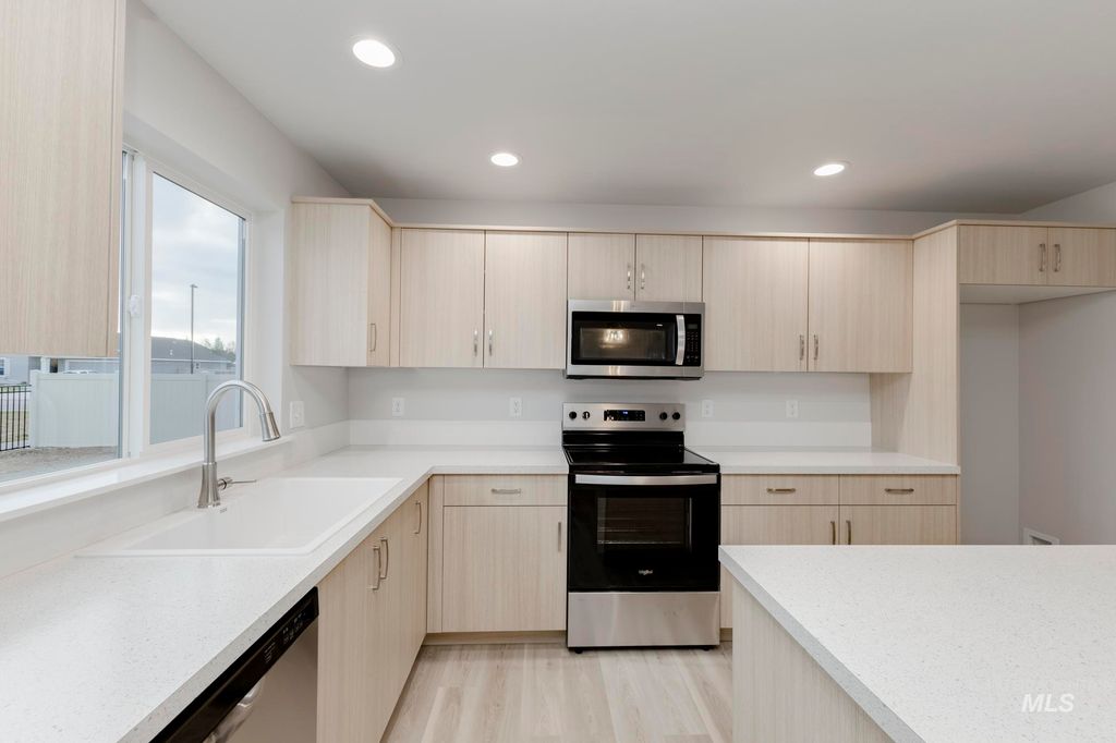 Photo of 840 NE Trailridge St, Mountain Home, ID 83647 (MLS # 98979899)