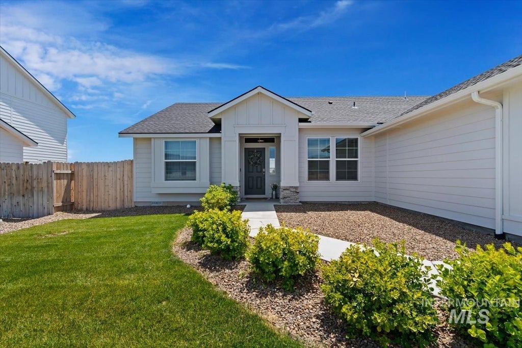 Photo of 1015 SW Besra DR, Mountain Home, ID 83647 (MLS # 98990551)