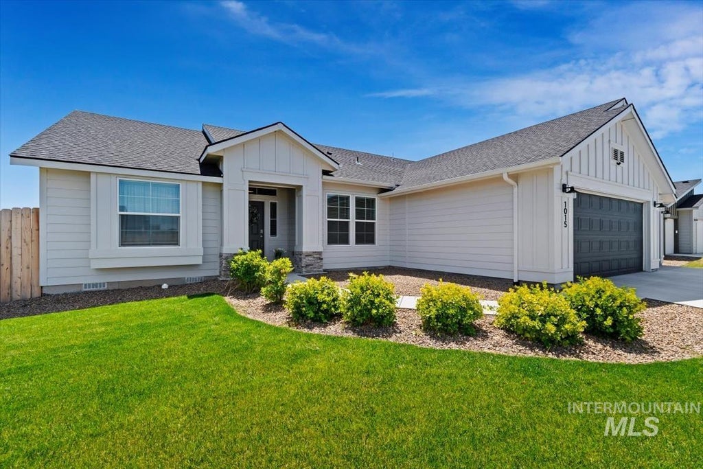 Photo of 1015 SW Besra DR, Mountain Home, ID 83647 (MLS # 98990551)