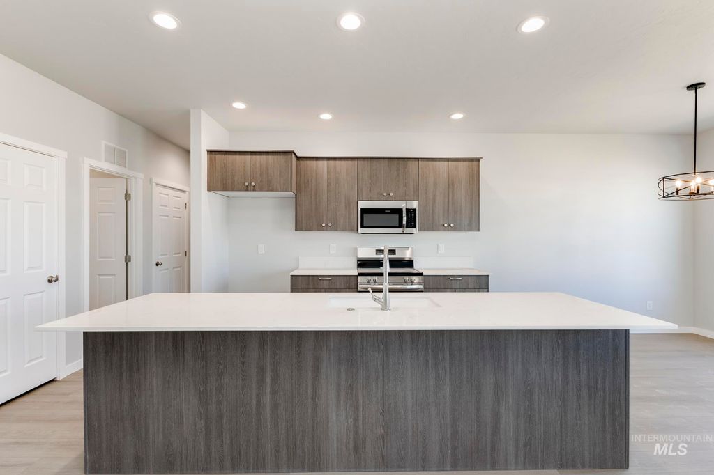 Photo of 896 Strike Eagle St, Mountain Home, ID 83647 (MLS # 98968342)