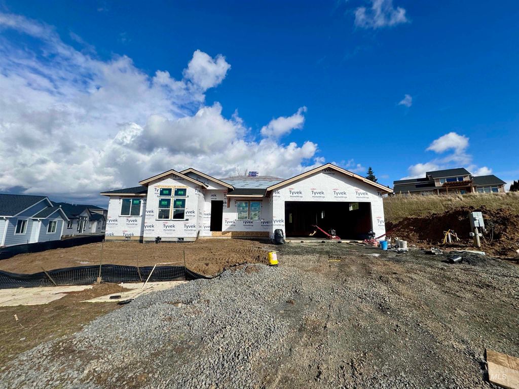 Photo of 400 Ryan Ln, Moscow, ID 83843 (MLS # 98977021)