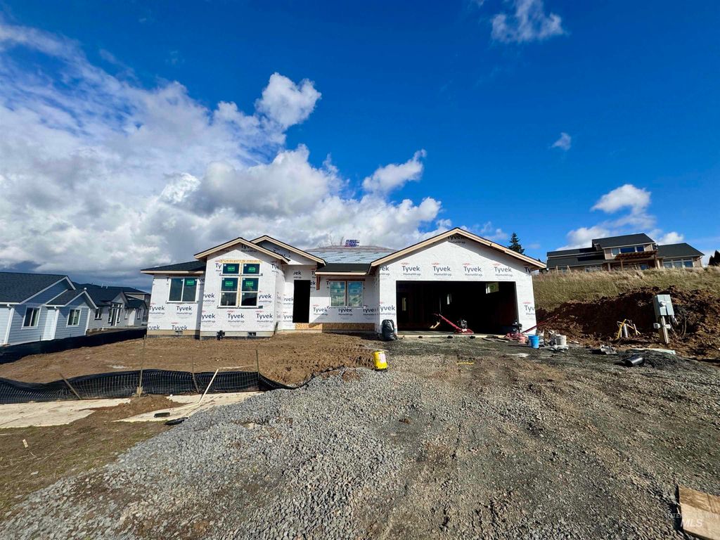 Photo of 400 Ryan Ln, Moscow, ID 83843 (MLS # 98977021)