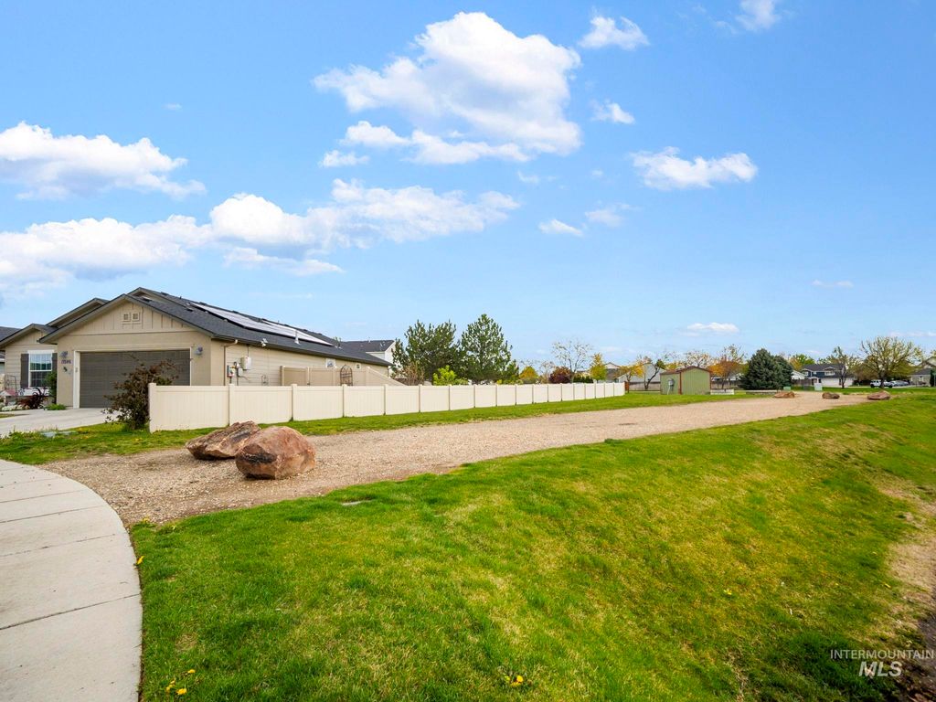 Photo of 17546 N Newdale Ave, Nampa, ID 83687 (MLS # 98982592)