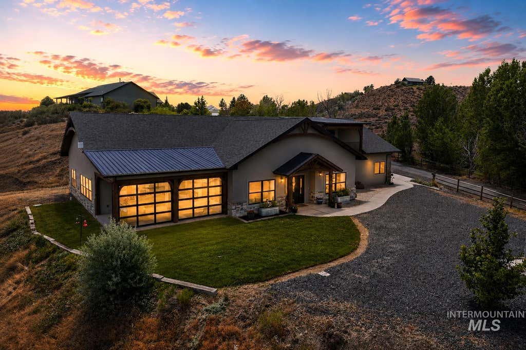 Photo of 4522 Snake River Mesa Rd, Buhl, ID 83316 (MLS # 98990545)