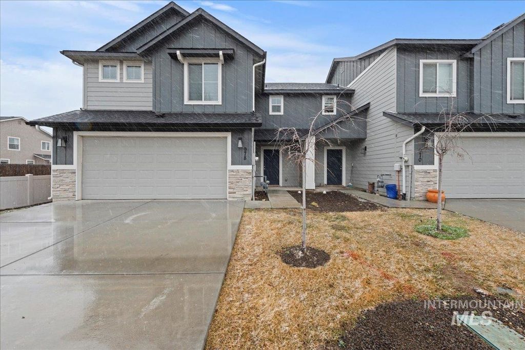 Photo of 978 W Woodpine St, Meridian, ID 83646 (MLS # 98975727)