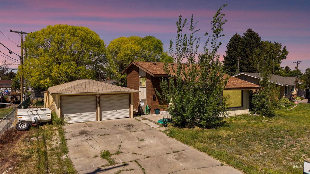 Photo of 724 Fairmont St, Burley, ID 83318 (MLS # 98984919)