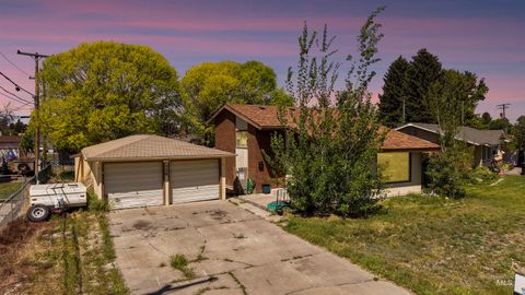 Photo of 724 Fairmont St, Burley, ID 83318 (MLS # 98984919)