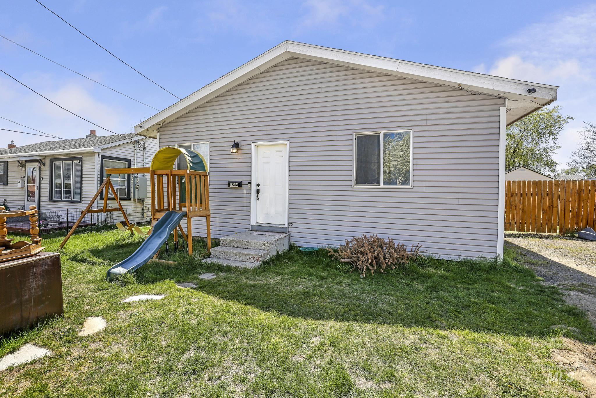 Twin Falls, Idaho 83301, United States, 4 Bedrooms Bedrooms, ,2 BathroomsBathrooms,Residential,Pending,115171