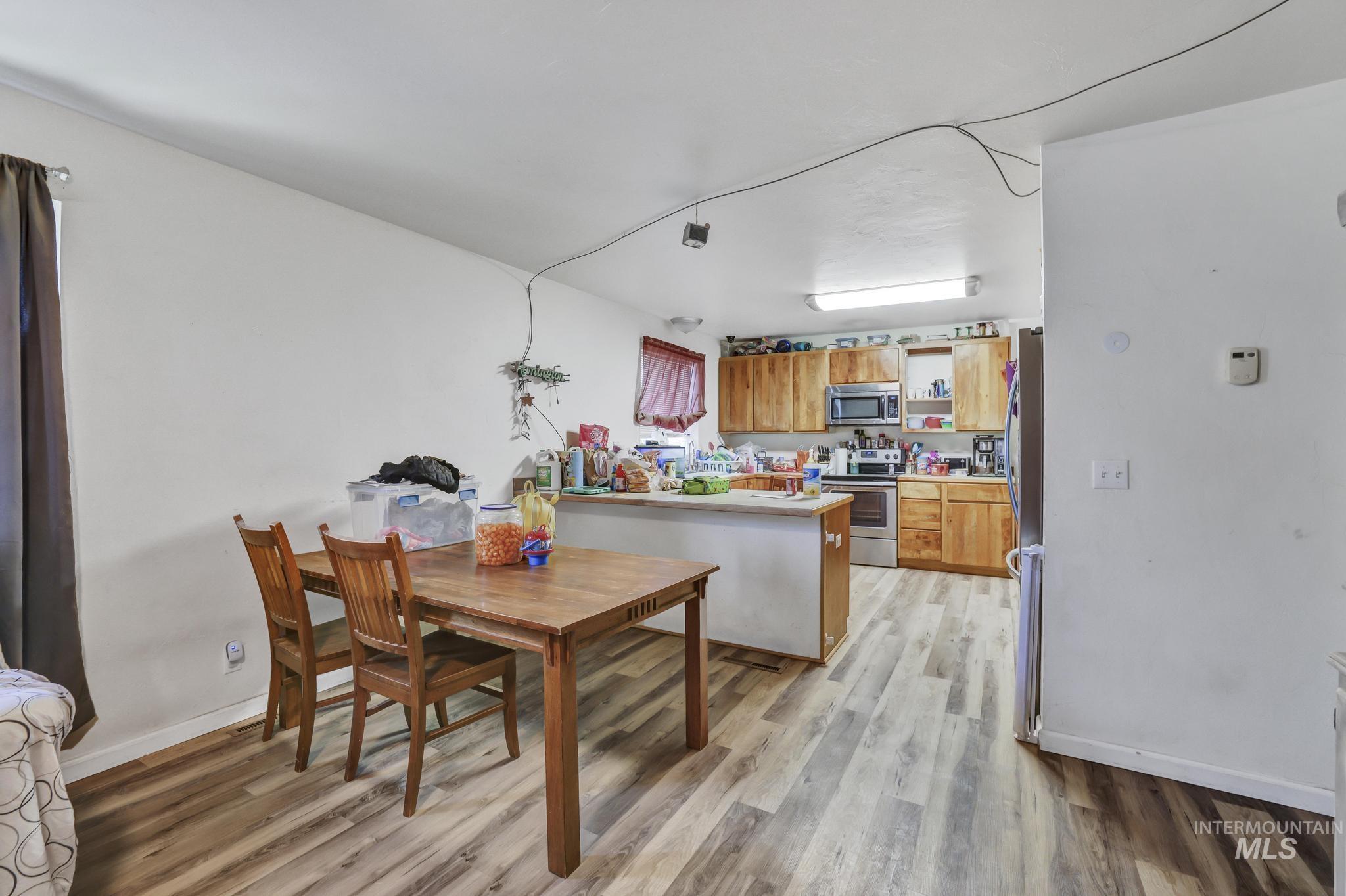 Twin Falls, Idaho 83301, United States, 4 Bedrooms Bedrooms, ,2 BathroomsBathrooms,Residential,Pending,115171