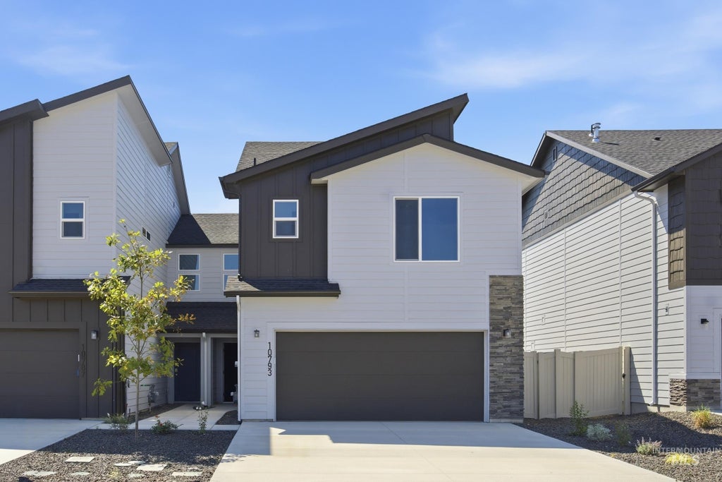 Photo of 10793 Greensboro St, Caldwell, ID 83605 (MLS # 98997629)