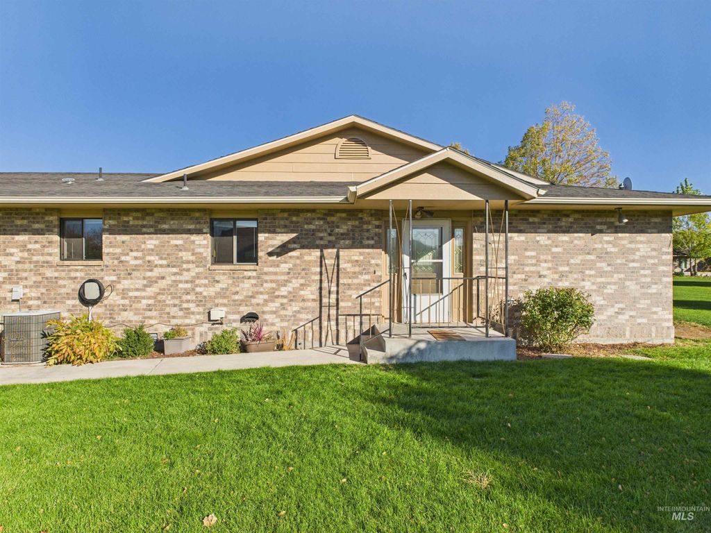 Photo of 25 River Run Estates, Burley, ID 83318 (MLS # 98965675)