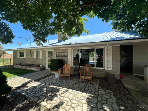 Photo of 431 Jacobsen Gulch Rd, Ontario, OR 97914 (MLS # 98960092)