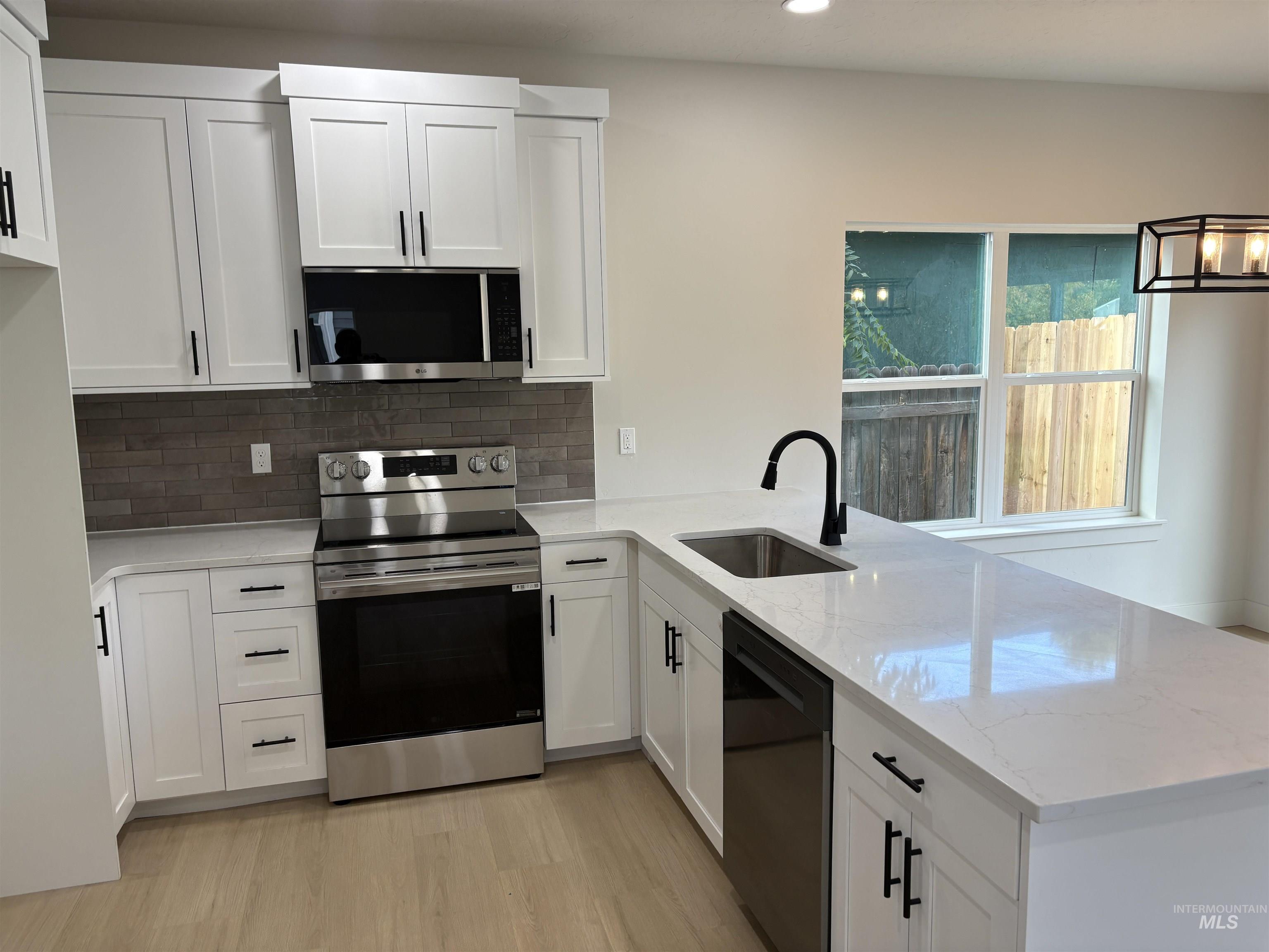 218 W Roosevelt Ave