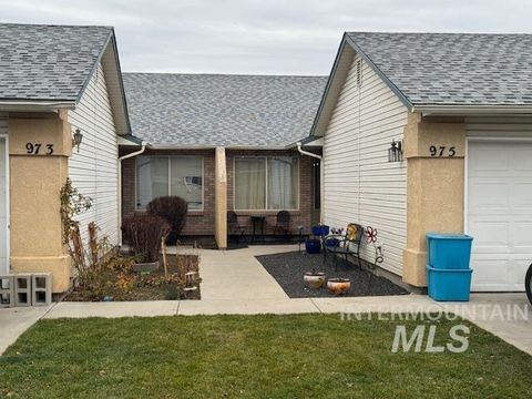 973-975 E Blue Heron St. Meridian ID 83646