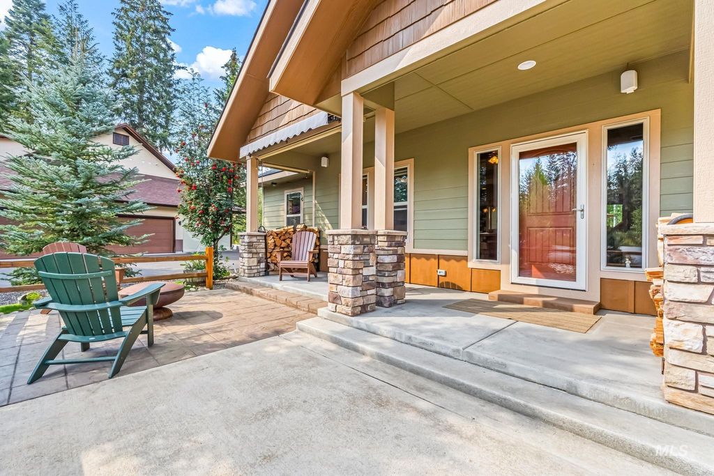 Photo of 22 Windsong Place, Donnelly, ID 83615 (MLS # 98983472)