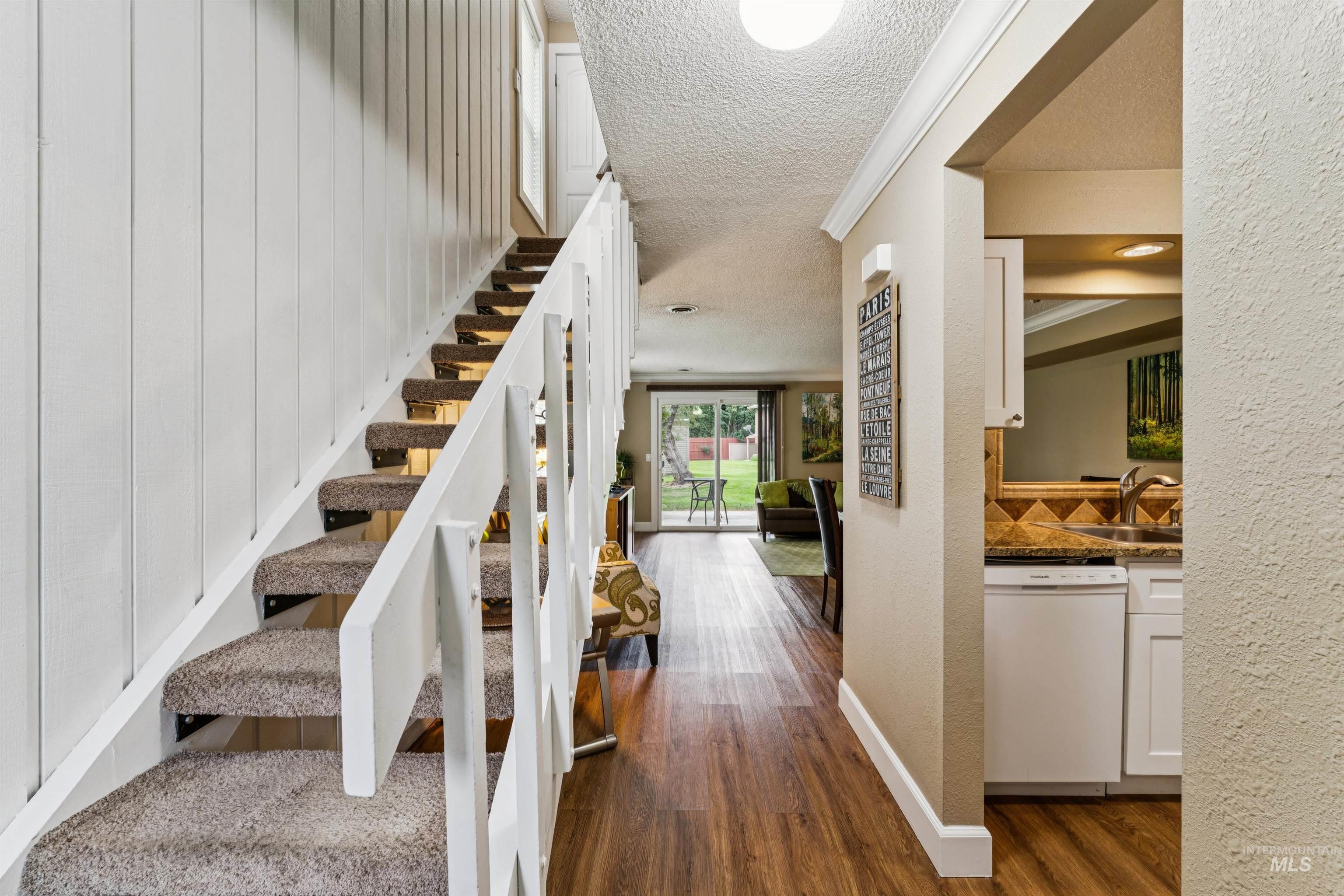 272 N Eagle Glen Ln.