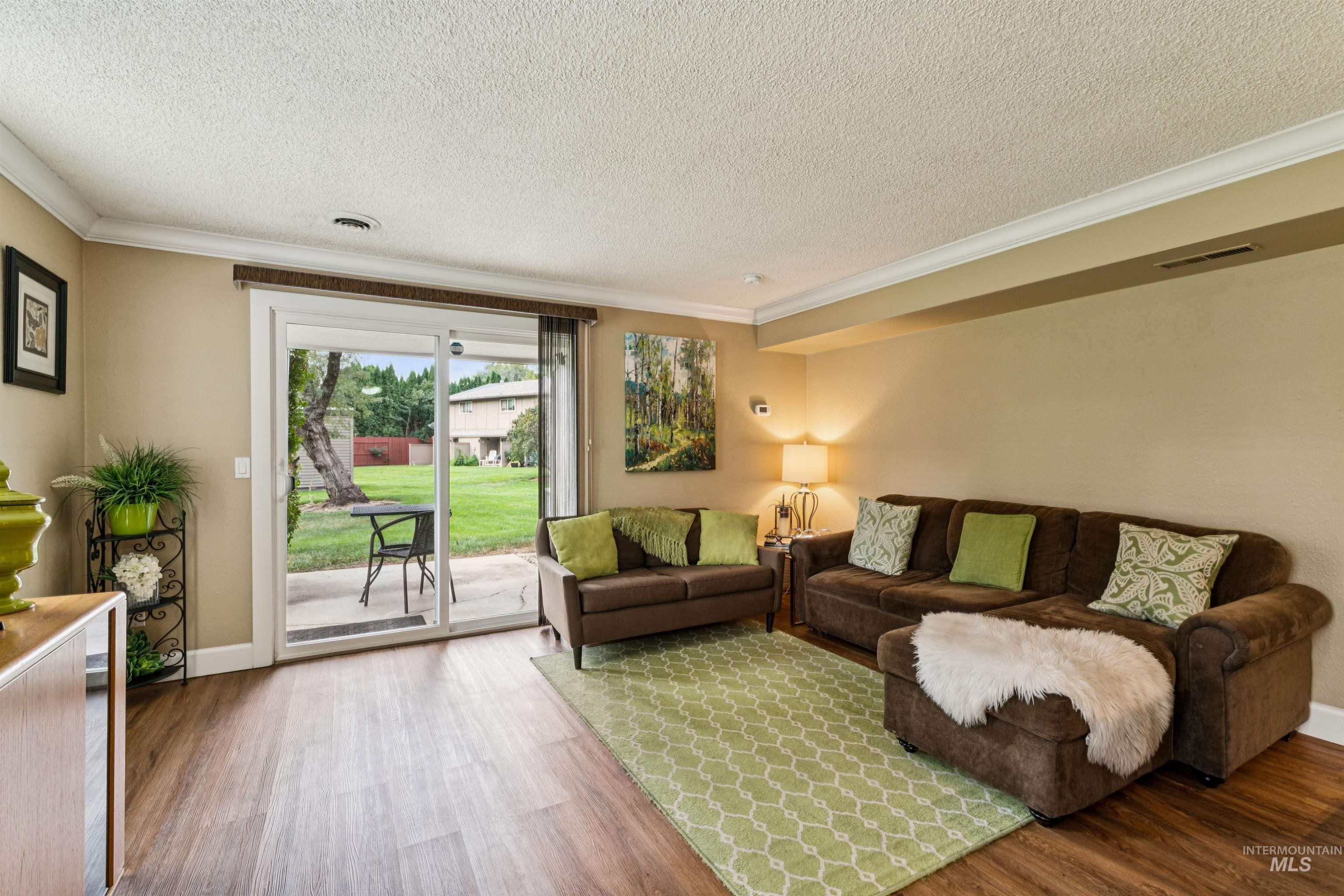 272 N Eagle Glen Ln.