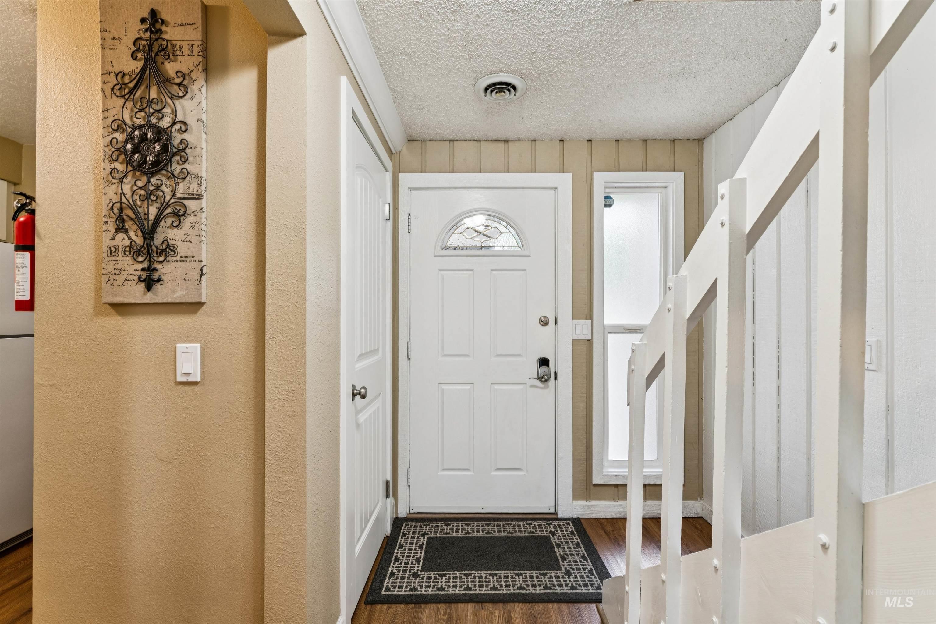 272 N Eagle Glen Ln.
