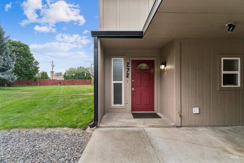 Photo of 272 N Eagle Glen Ln, Eagle, ID 83616 (MLS # 98999597)