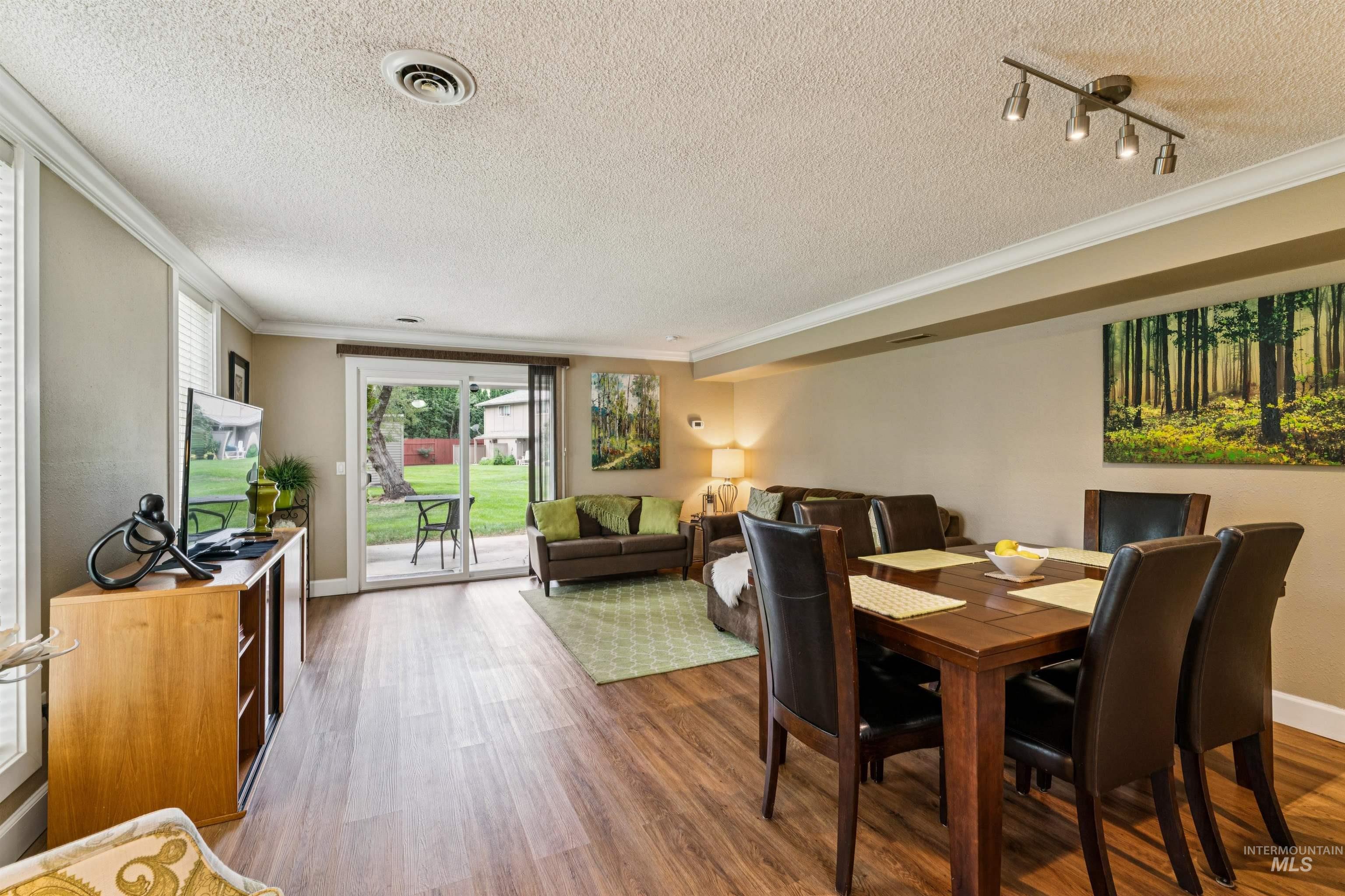 272 N Eagle Glen Ln.