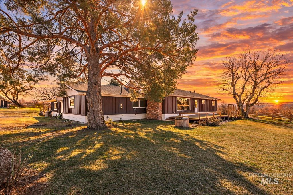 Photo of 2755 900 E, Hagerman, ID 83332 (MLS # 98978156)