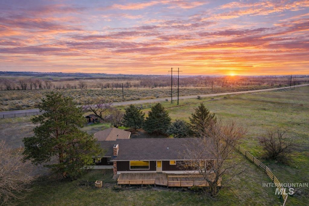 Photo of 2755 900 E, Hagerman, ID 83332 (MLS # 98978156)