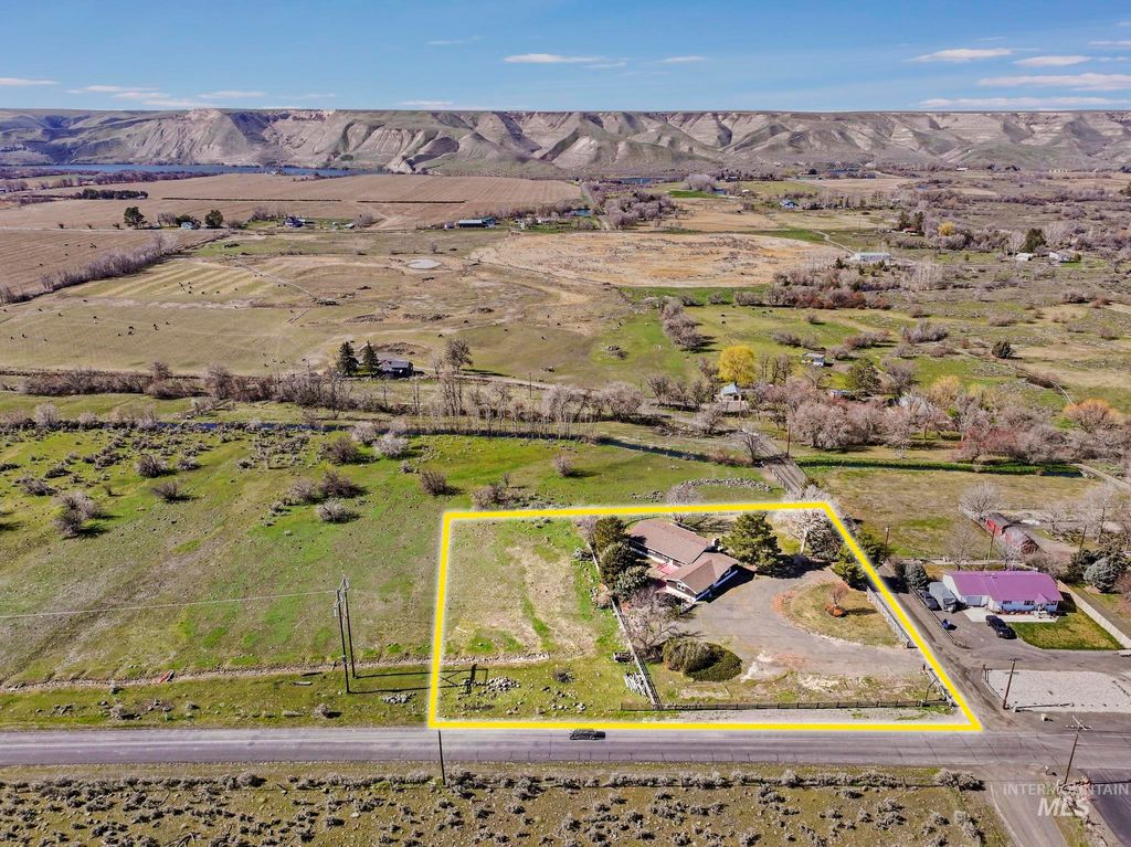 Photo of 2755 900 E, Hagerman, ID 83332 (MLS # 98978156)