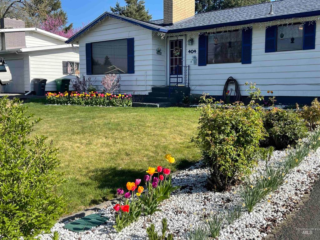 Photo of 404 Linden Dr, Lewiston, ID 83501 (MLS # 98975065)