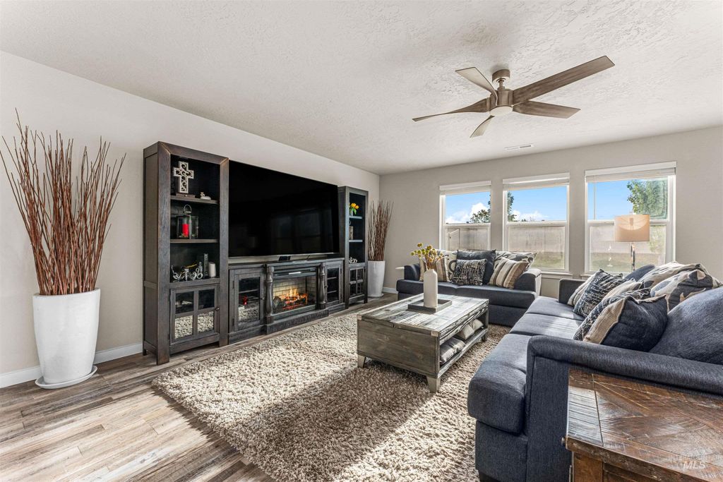Photo of 17817 Sunset Ridge Ave, Nampa, ID 83687 (MLS # 98986358)