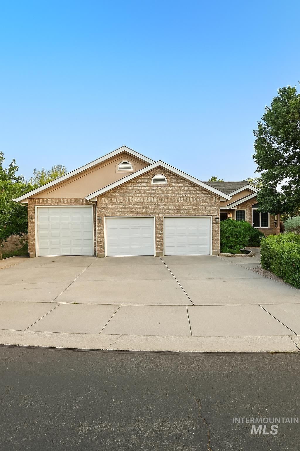 Photo of 1409 Bitterroot Drive, Twin Falls, ID 83301 (MLS # 98968642)