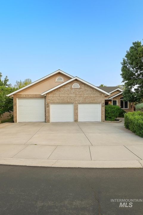 Photo of 1409 Bitterroot Drive, Twin Falls, ID 83301 (MLS # 98968642)
