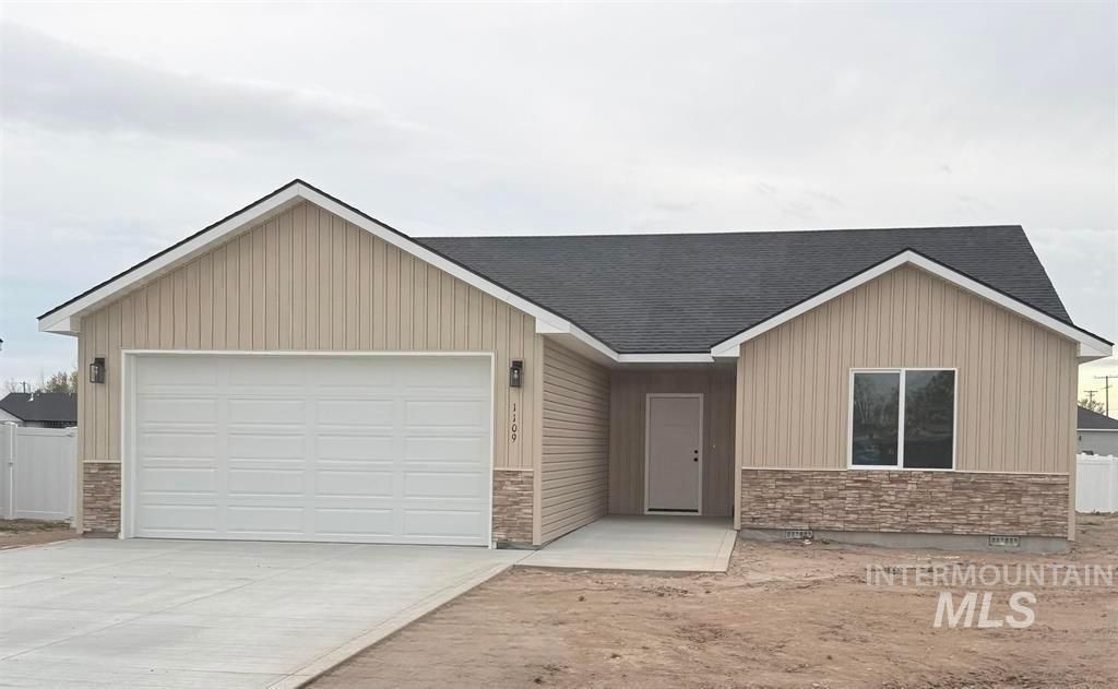 Photo of 1109 14th St, Rupert, ID 83350 (MLS # 98980184)