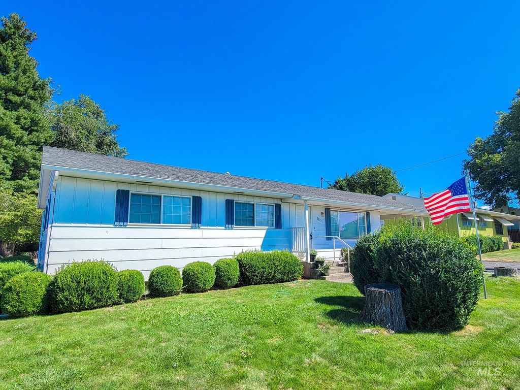 Photo of 3713 14th Street, Lewiston, ID 83501 (MLS # 98957906)