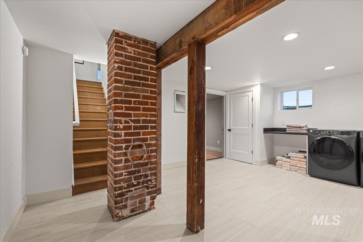 Below grade area with washer / clothes dryer, recessed lighting, and stairs