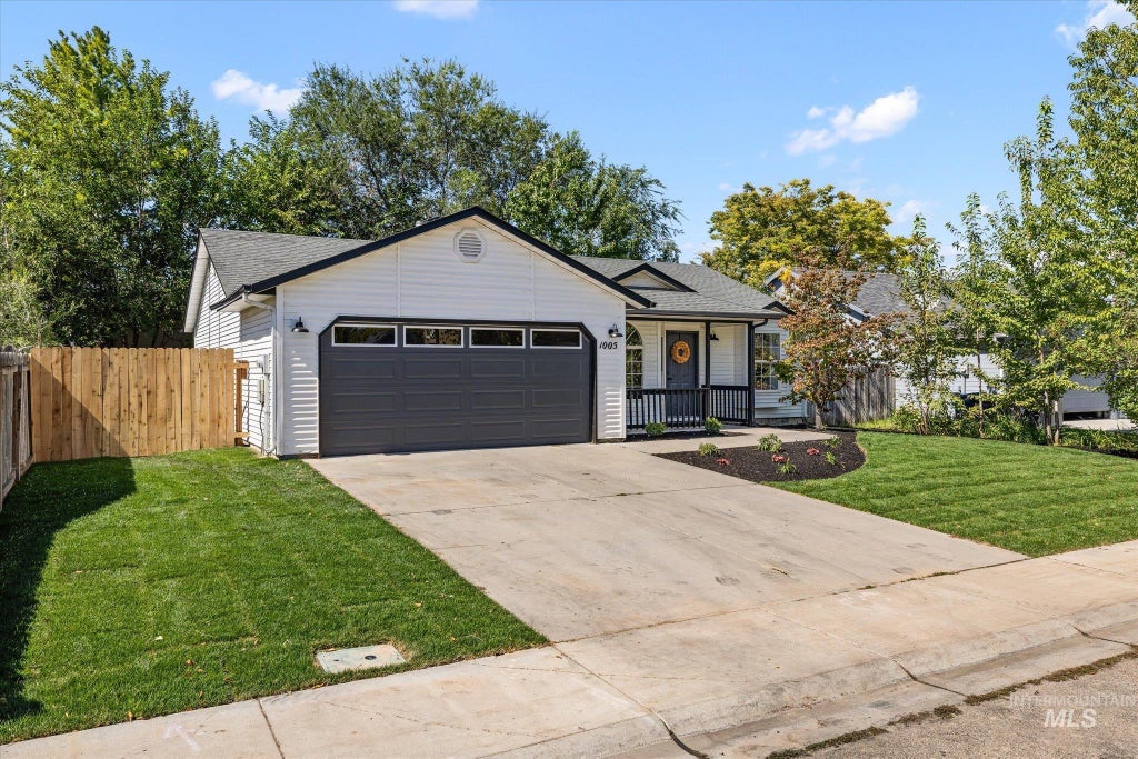 Photo of 1005 S Bonneville Dr, Nampa, ID 83686 (MLS # 99001077)