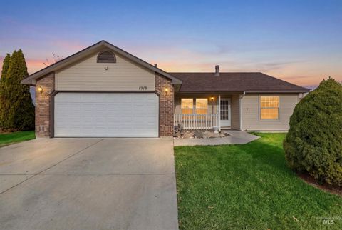 Photo of 1918 N Cliffrock Rd, Nampa, ID 83651 (MLS # 98969433)