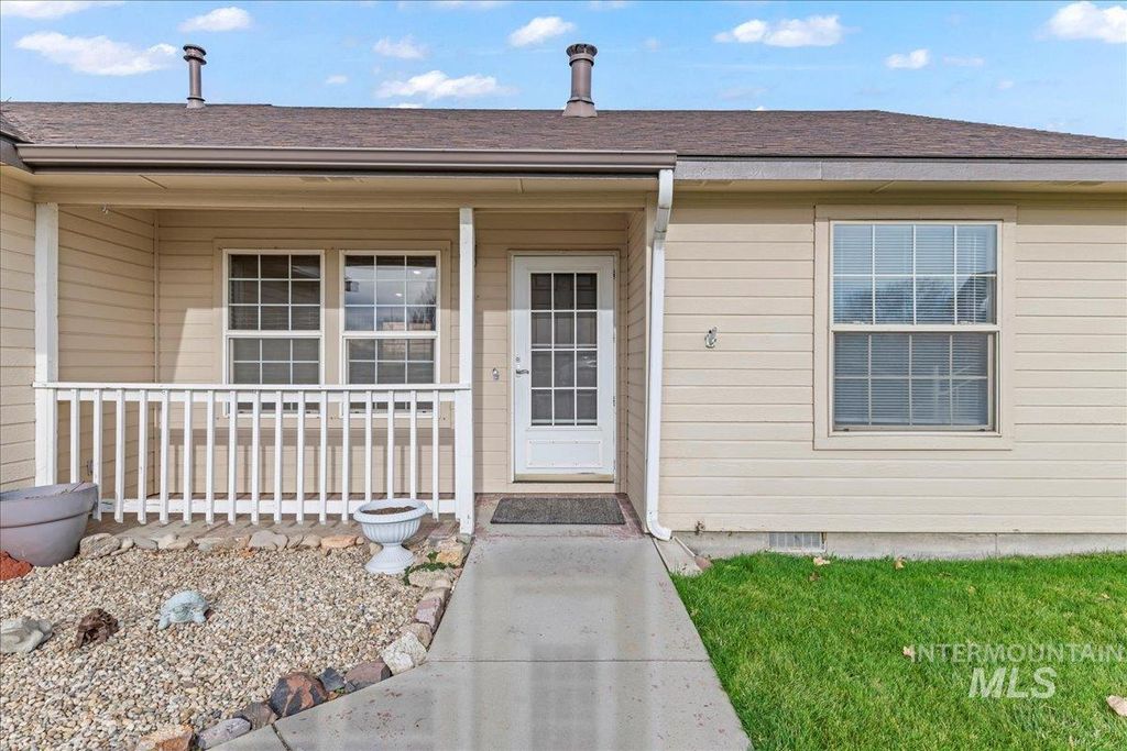 Photo of 1918 N Cliffrock Rd, Nampa, ID 83651 (MLS # 98969433)