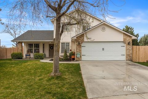 Photo of 323 S Buttercup Ct, Nampa, ID 83687 (MLS # 98979529)