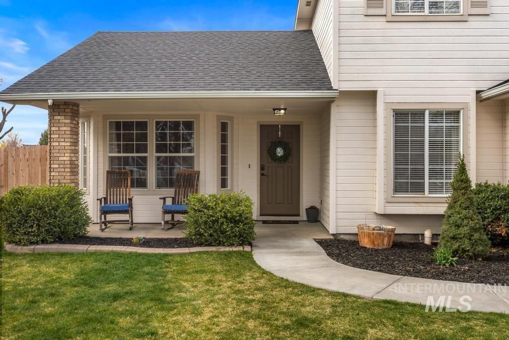 Photo of 323 S Buttercup Ct, Nampa, ID 83687 (MLS # 98979529)