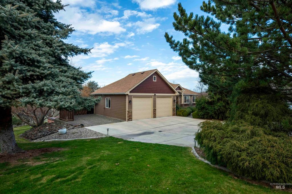 Photo of 3780 Nicklaus Drive, Clarkston, WA 99403 (MLS # 98975837)