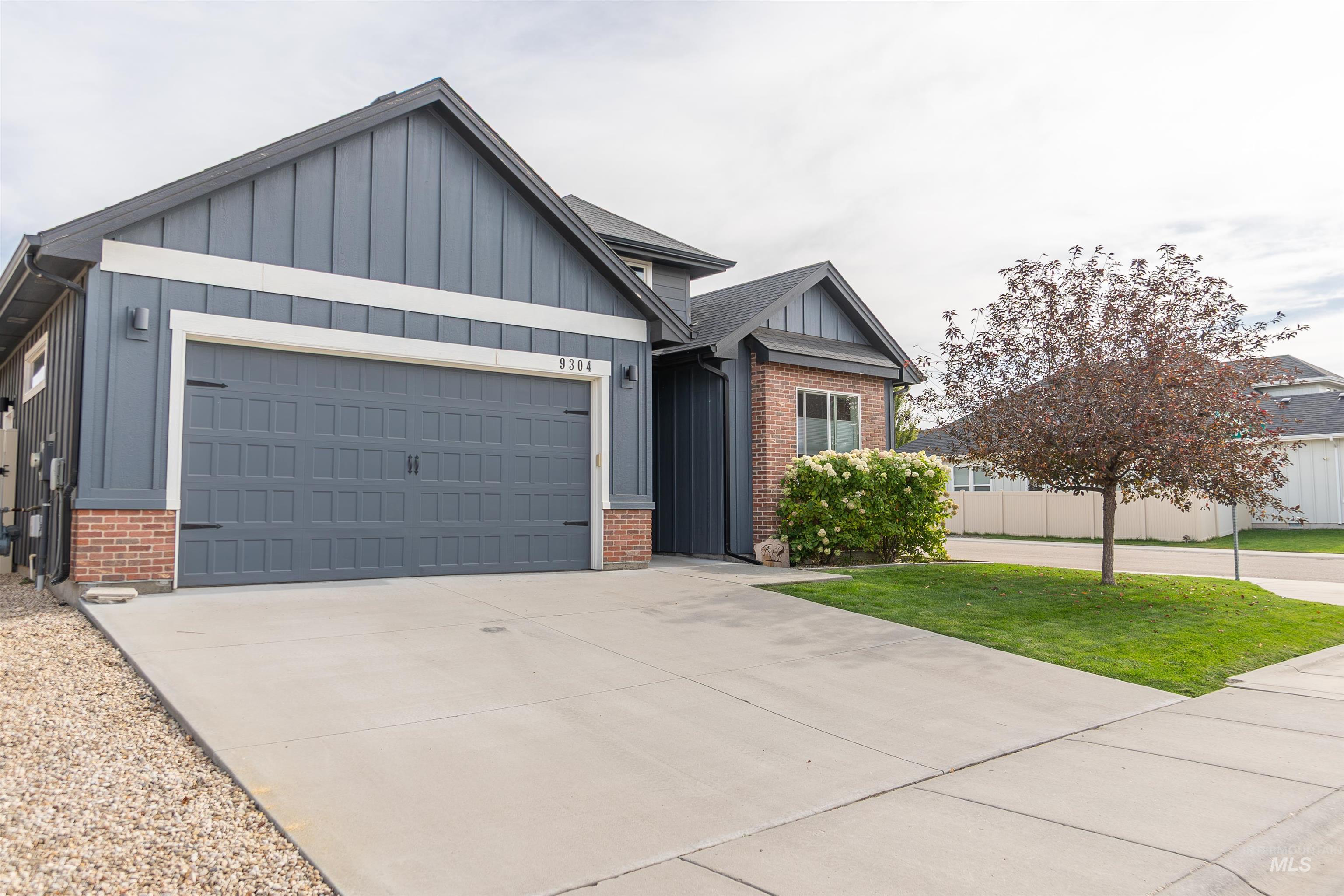 9304 W Tillamook Dr.